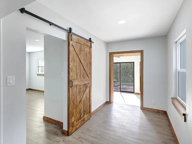 502 S Highland Ave — Photo 3