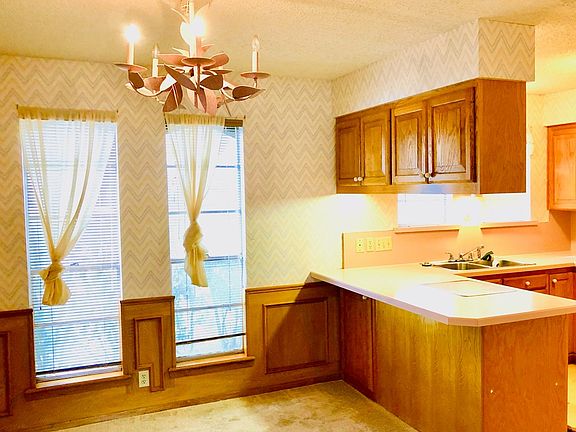 3rd image of 3854 Millbrook Dr