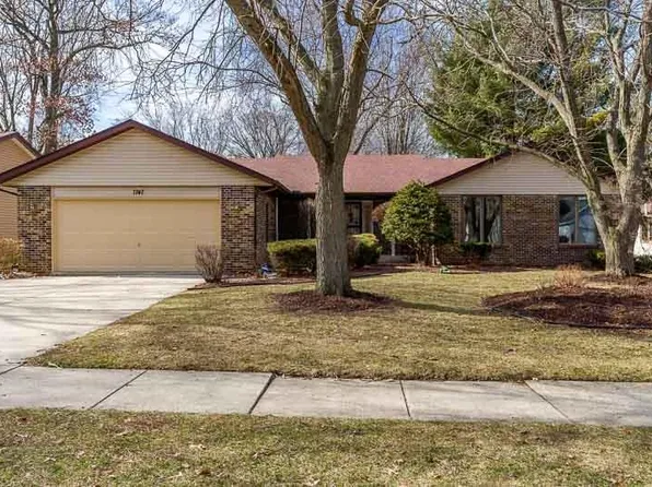 1747 Arnold Ave, Rockford, IL 61108