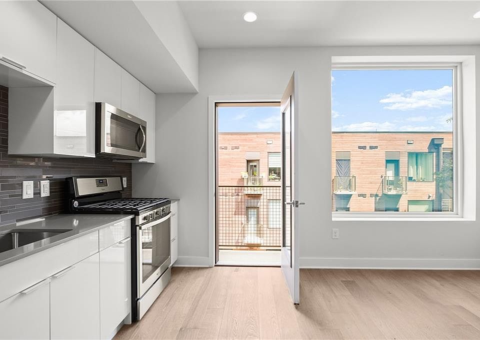 1st image of 1800 E 4th St Unit 312