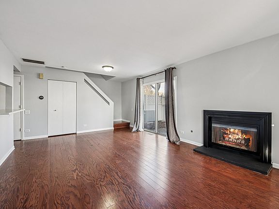 5th image of 412 Quaker Hill Ct