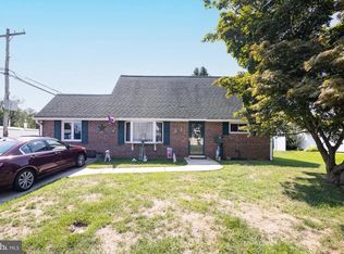 7 Misty Pine Rd, Levittown, PA 19056