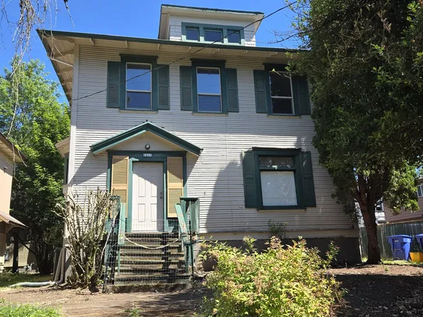 1411 NE Tillamook St, Portland, OR 97212