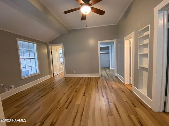 2nd image of 806 E Vermilion St