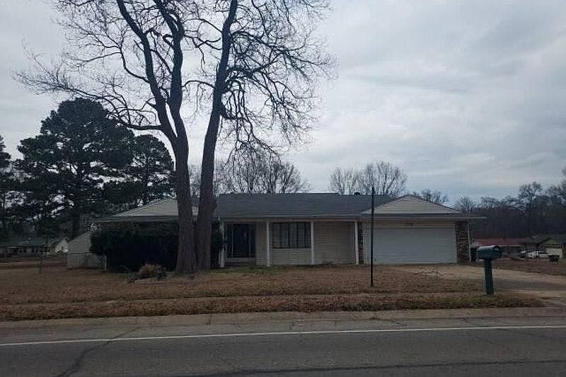 1st image of 300 Stonewall Dr