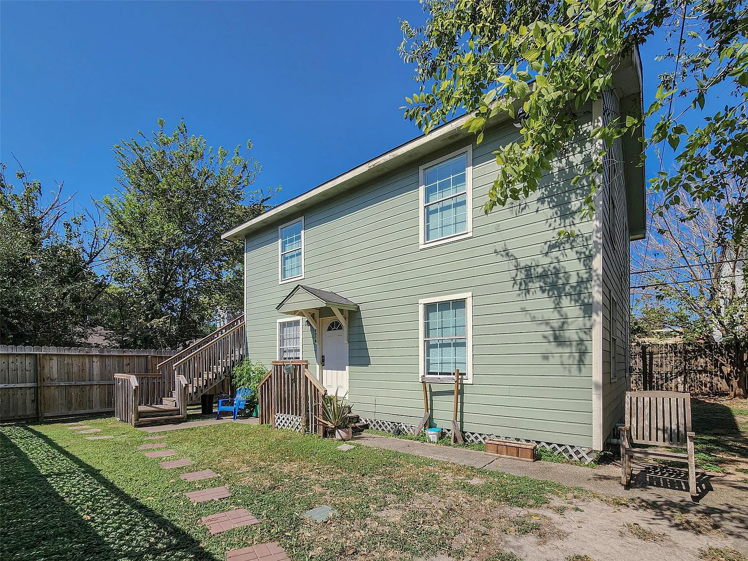 2 bed, 1.0 bath, 820 sqft, $1,600 — Photo 1