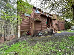 154 English Ct, Bushkill, PA 18324