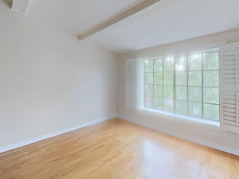 22525 Sherman Way #807 — Photo 11