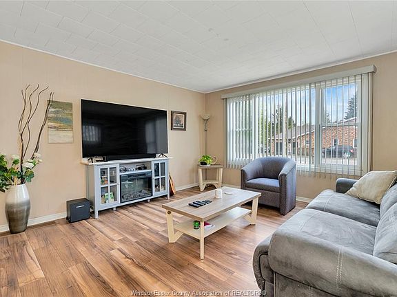 4th image of 1626 Talbot Rd