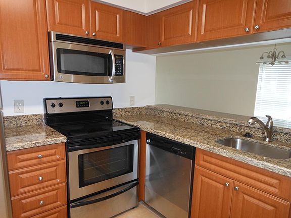 5th image of 1272 The Pointe Dr #16B