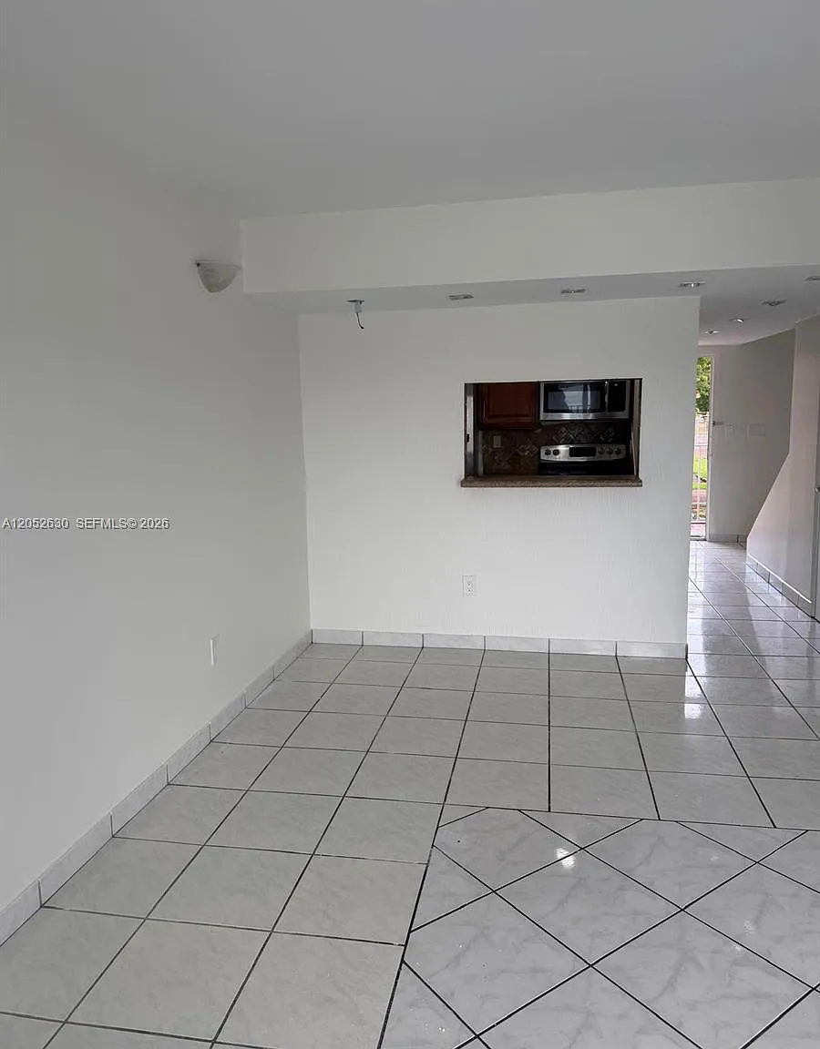 Laguna Club East Condo — Photo 3