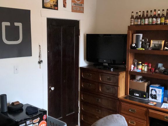 5th image of 616 W Oakdale Ave #3-C