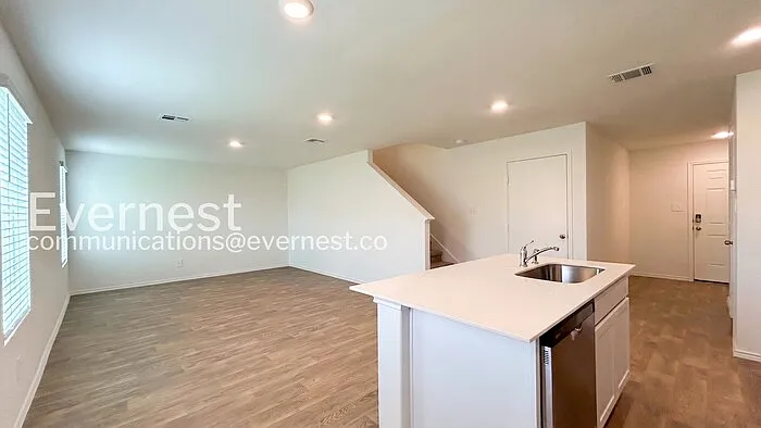 16043 Mahogany Way — Photo 5