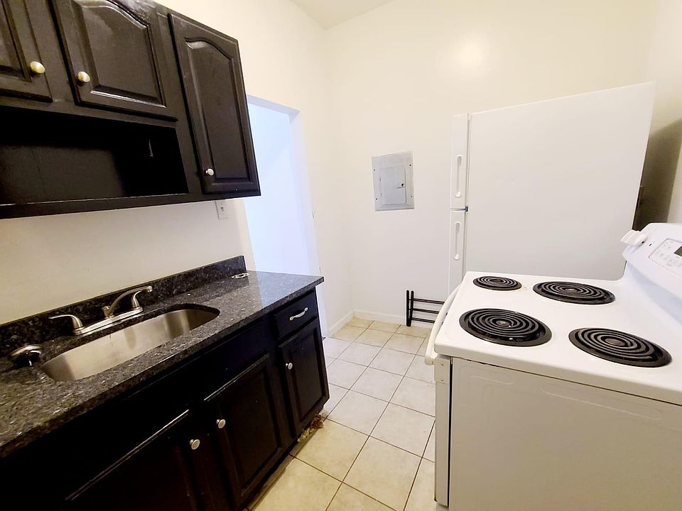 1st image of 2720 Creston Ave #2