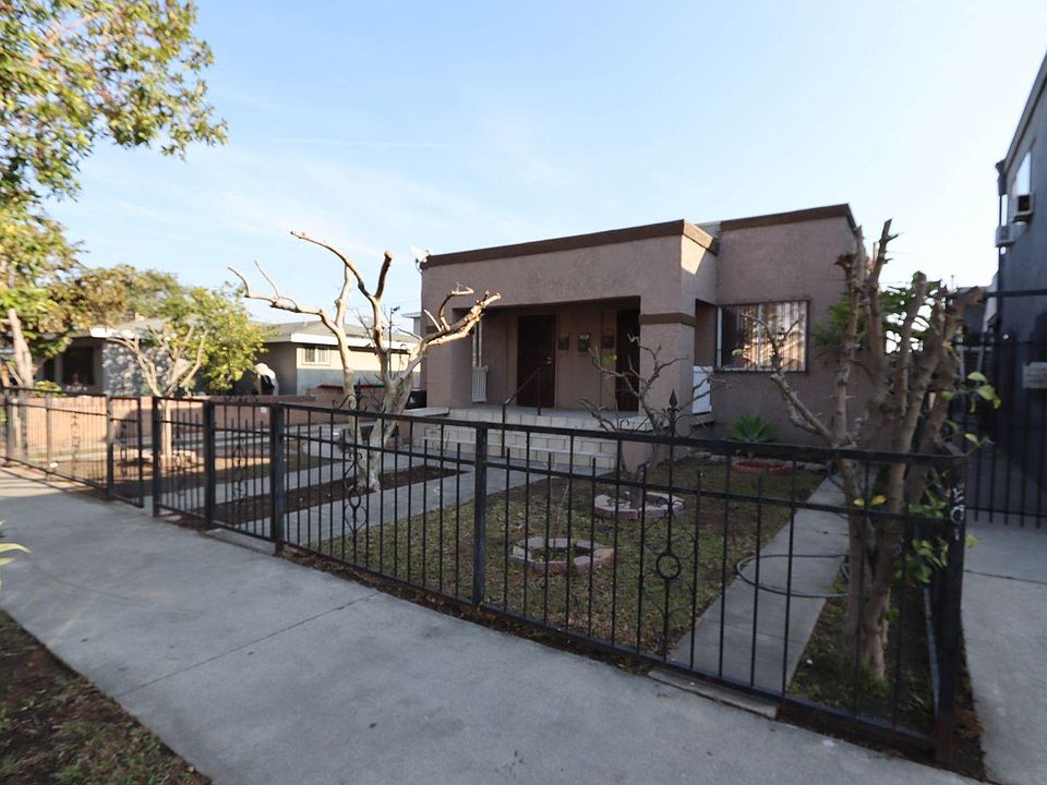 1st image of 2386 Linden Ave