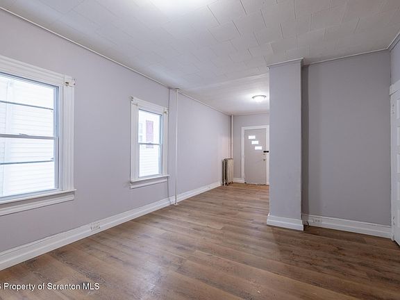 3rd image of 832 E Lackawanna Ave