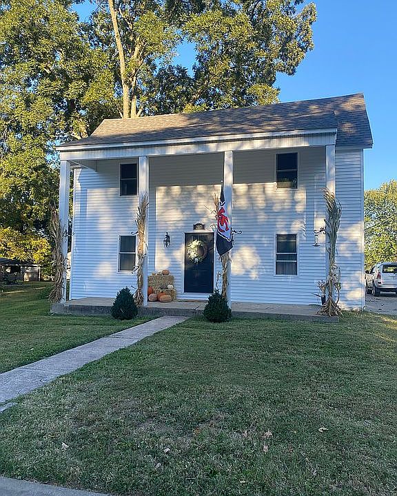 1st image of 217 S Spring St