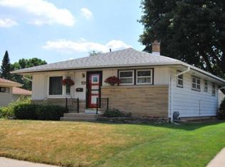 2833 S 102nd St, West Allis, WI 53227