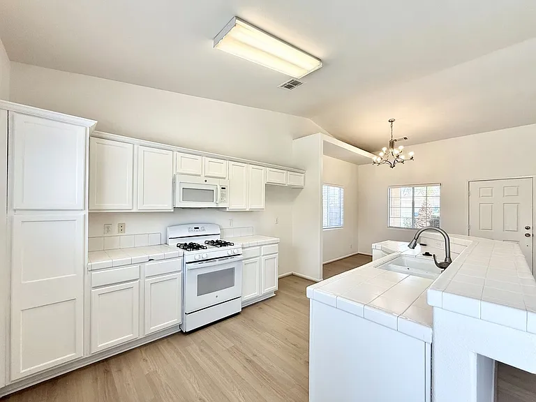 43615 Roebelenii Way — Photo 4