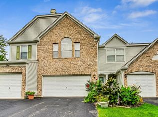 2949 Stonewater Dr, Naperville, IL 60564