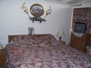 4th image of 985 Fairwood Ave