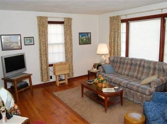 2nd image of 2405 Underwood St