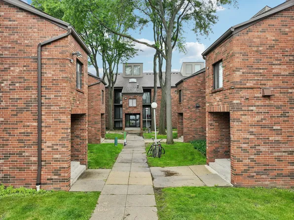 Palms East Apartments