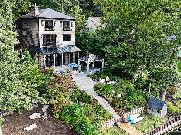 6363 Waters Edge Ln, Saugatuck, MI 49453