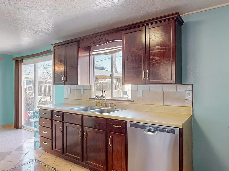 11517 Ralph Ave NE — Photo 19