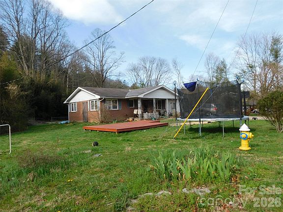 4th image of 124 Jeff St