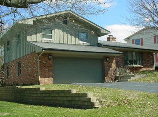 4886 Brigadoon Dr, Rockford, IL 61107