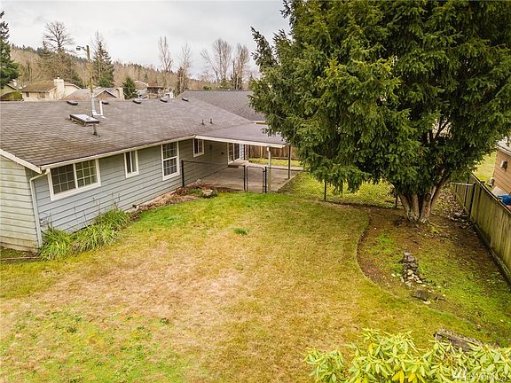 4th image of 1428 218th St SW