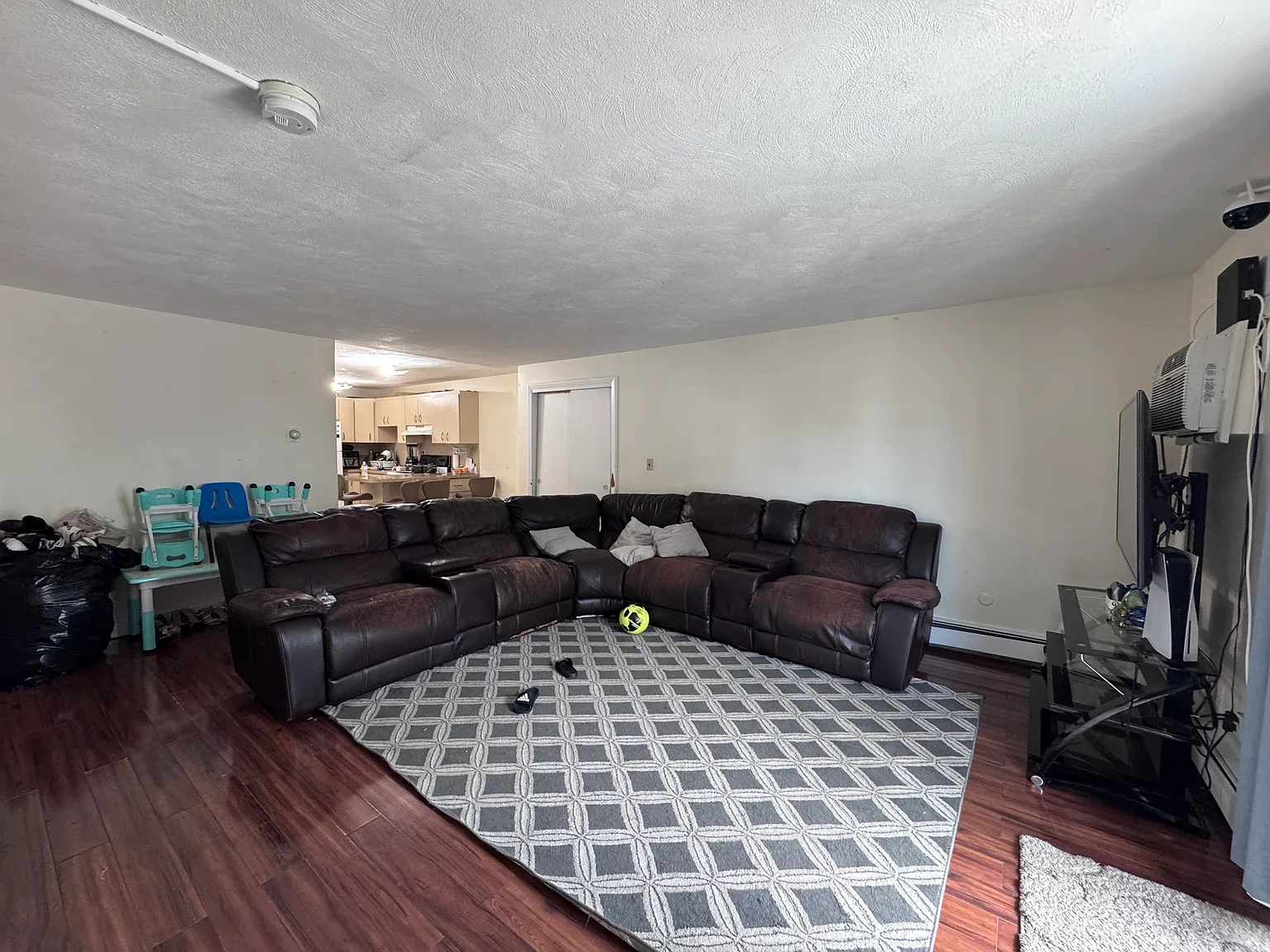 2 bed, 720 sqft, $2,500 — Photo 4