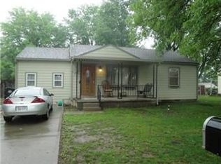 107 Highland Rd, Lansing, KS 66043