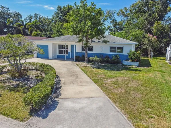 10737 Village Green Ave, Seminole, FL 33772