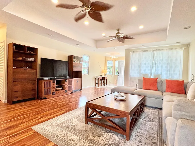 684 Iana St — Photo 3