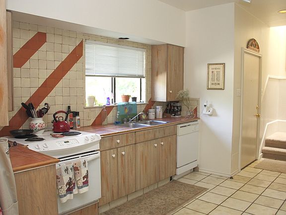 5th image of 537 Sand Bend Dr APT B