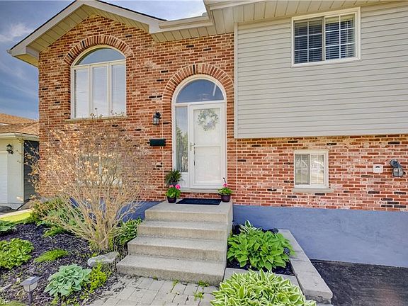 5th image of 647 Kennard Cres