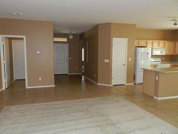 3rd image of 1238 E Bluebird Dr