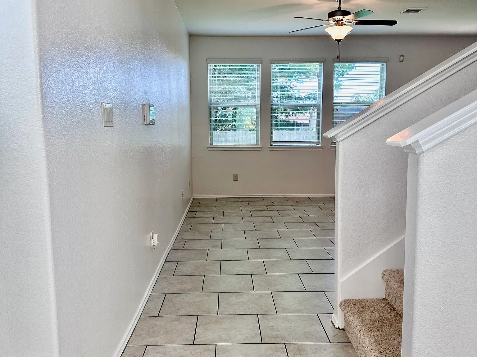 3 bed, 2.5 bath, 1904 sqft, $2,100 — Photo 3