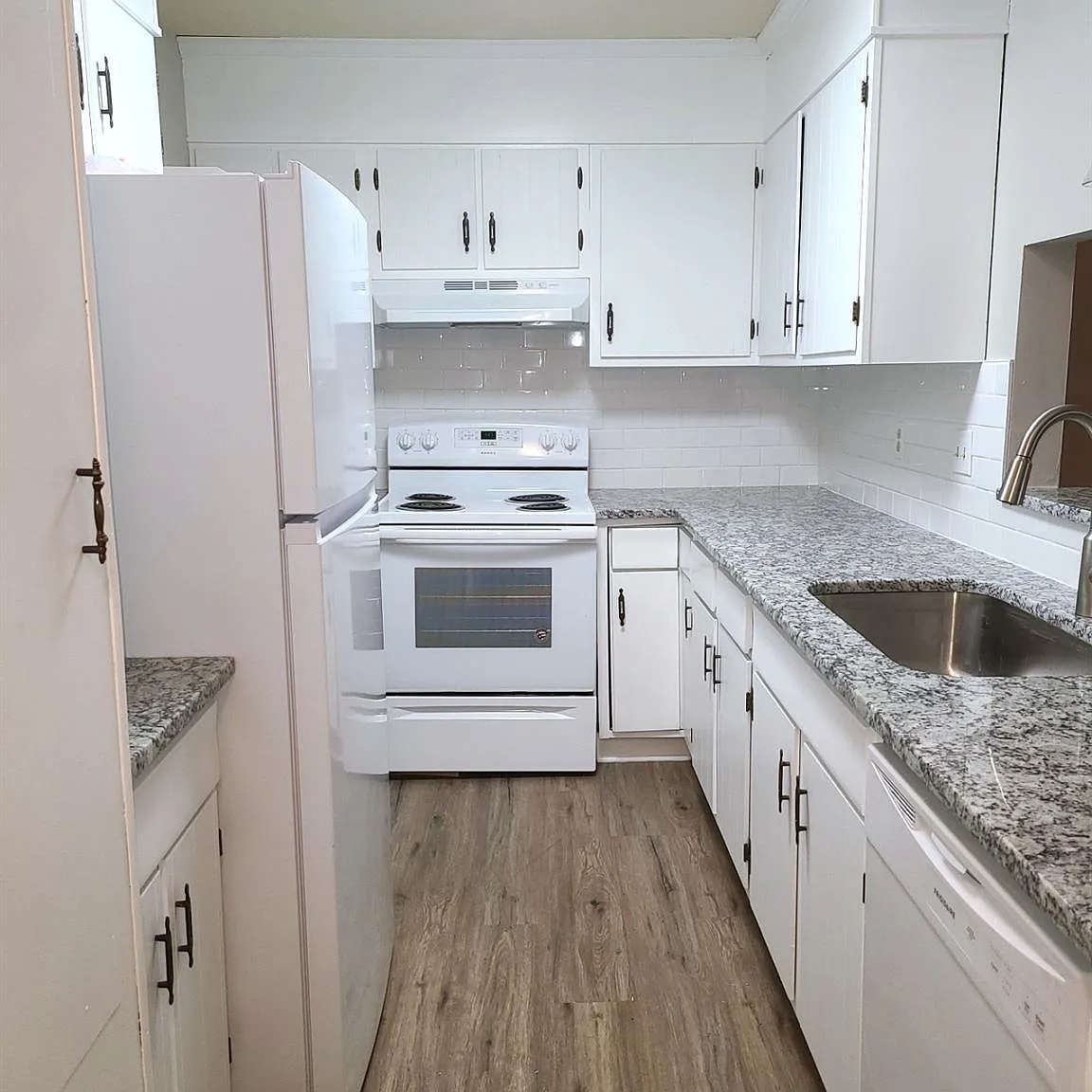 1 bed, 1.0 bath, $1,325 — Photo 3