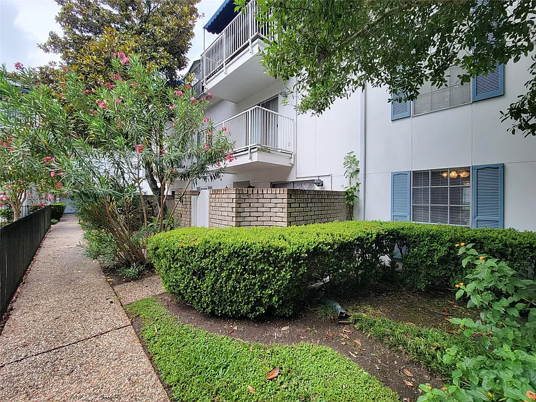 2601 Bellefontaine St #A104 — Photo 34
