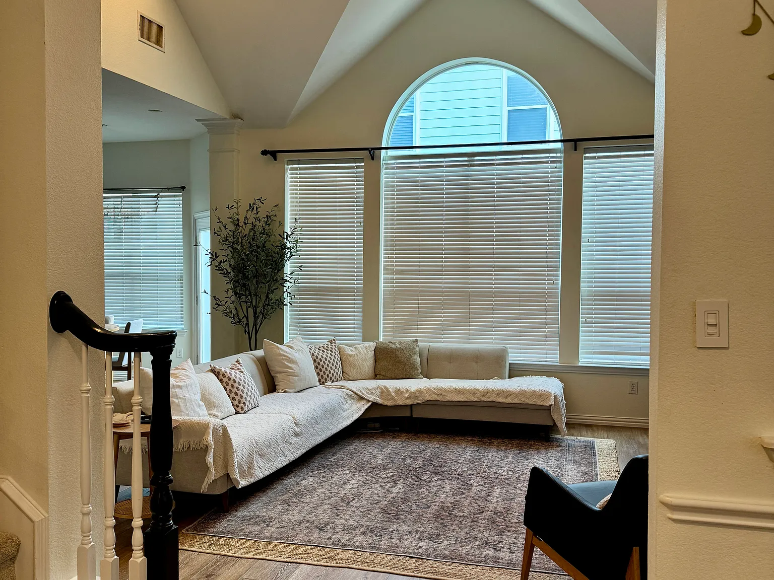 4 bed, 2581 sqft, $3,000 — Photo 4