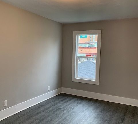 5th image of 1041 Windsor Ave