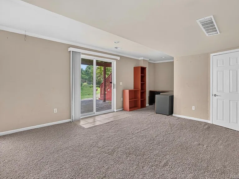 5001 Meadow Crest Cir — Photo 33
