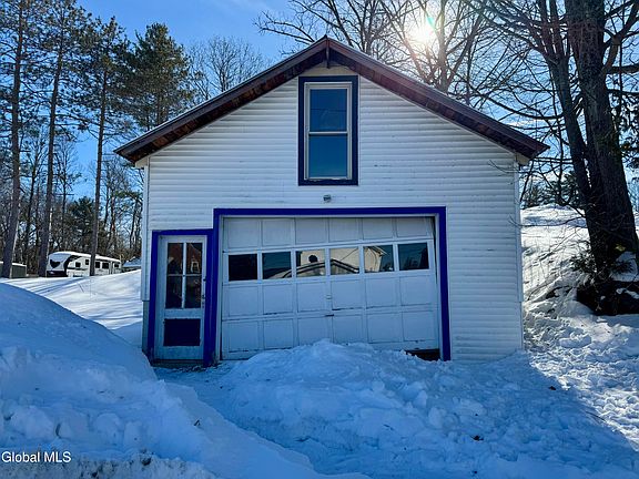 5th image of 211 Maple Street