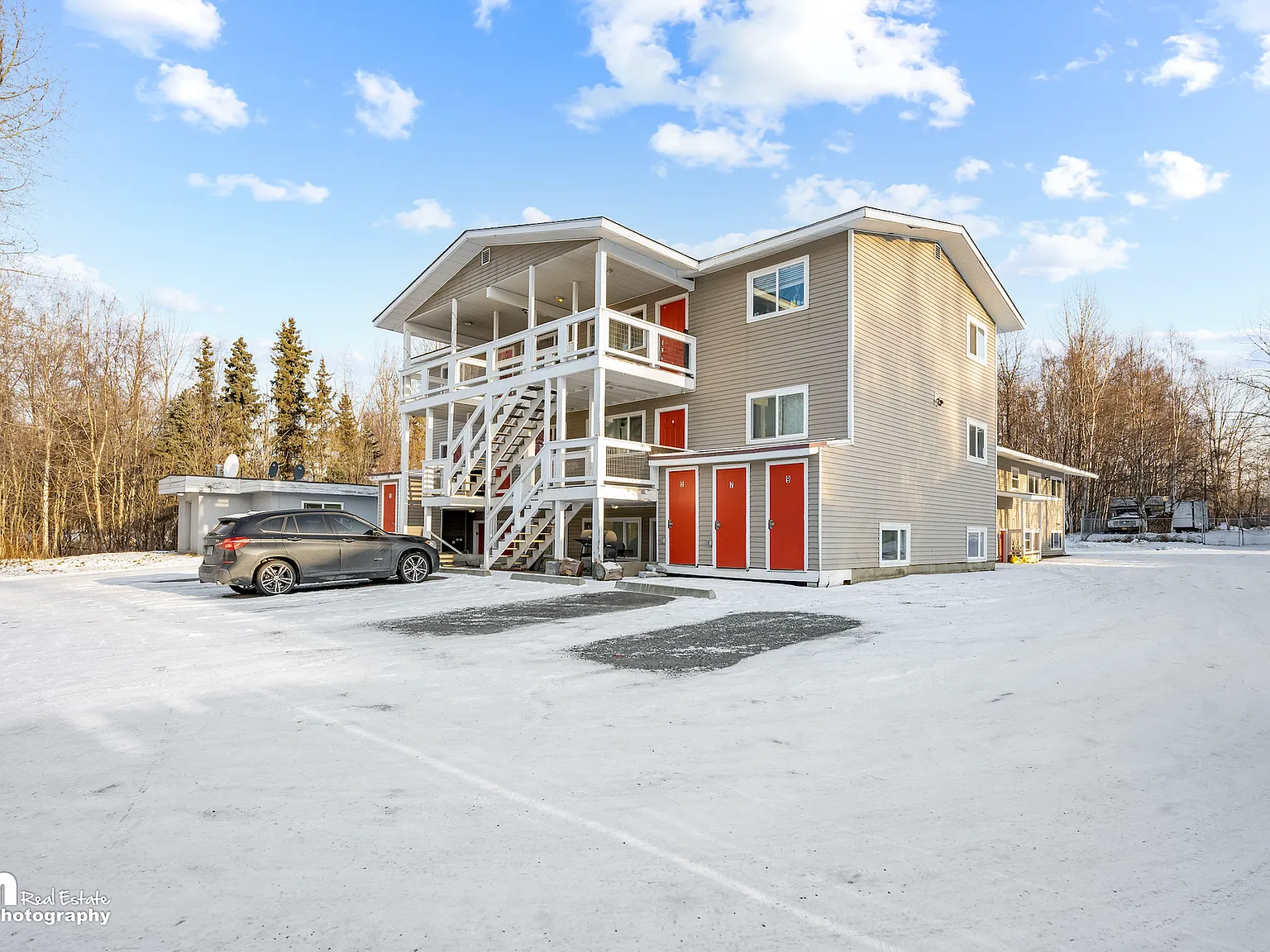 Spacious Unfurnished Units 2116 Fairbanks St. — Photo 4