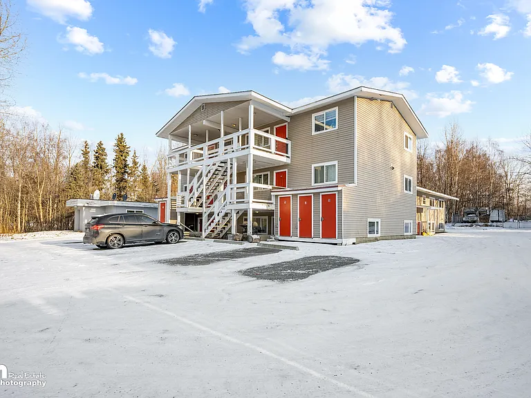 2116 Fairbanks St #7 — Photo 3