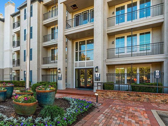 4th image of 2403 N Washington Ave #5581372