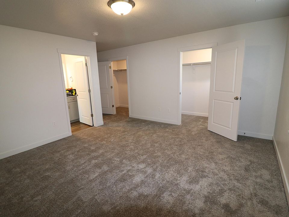Room 1 is the owners suite, upstairs, 2 walk-in closets, private bathroom, front view out amenities